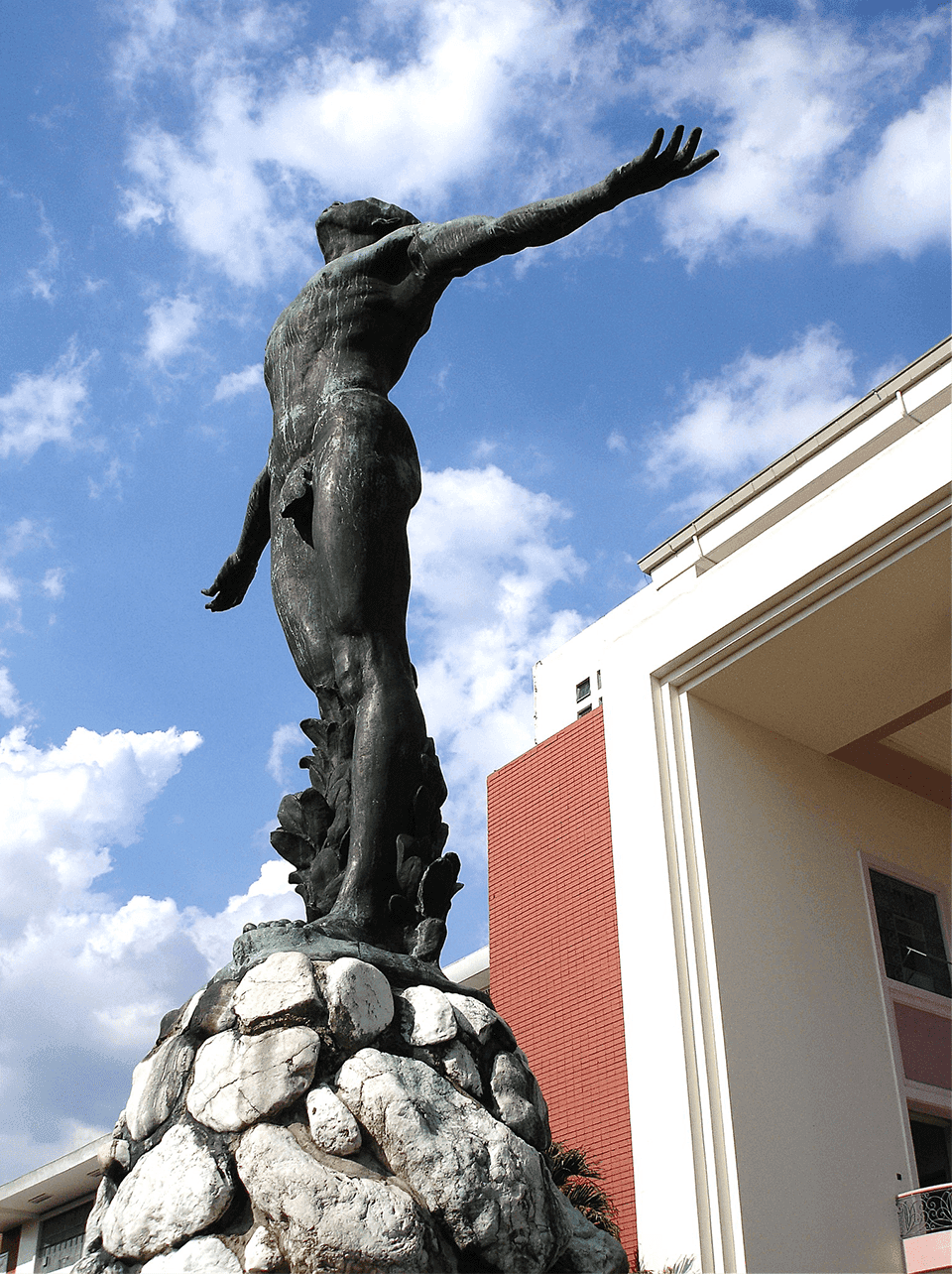 Oblation statue